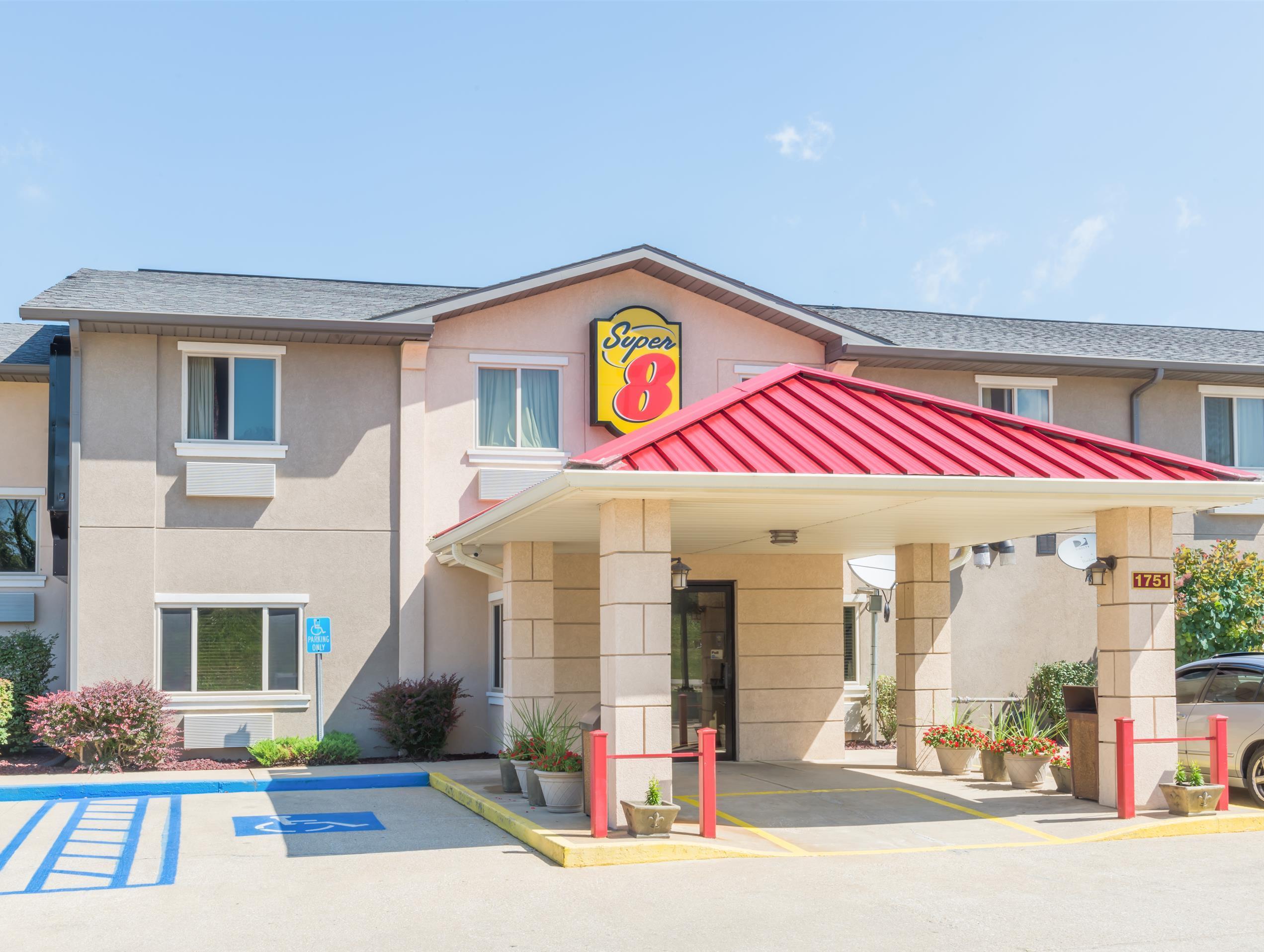 Super 8 By Wyndham University Area Hotel Bloomington