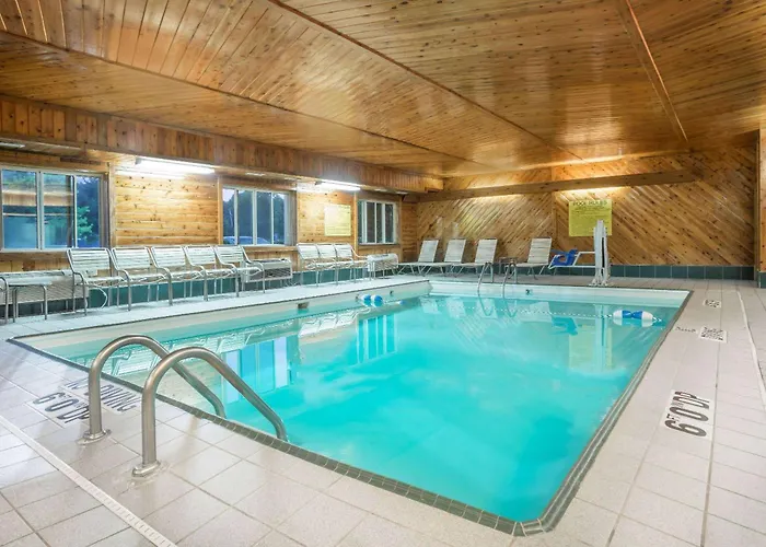 Super 8 By Wyndham Bloomington University Area