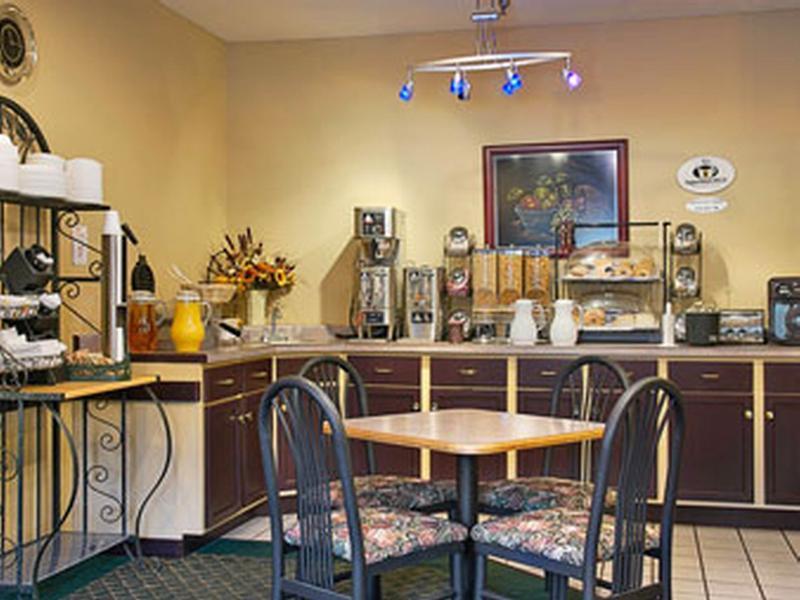 Super 8 By Wyndham University Area *
