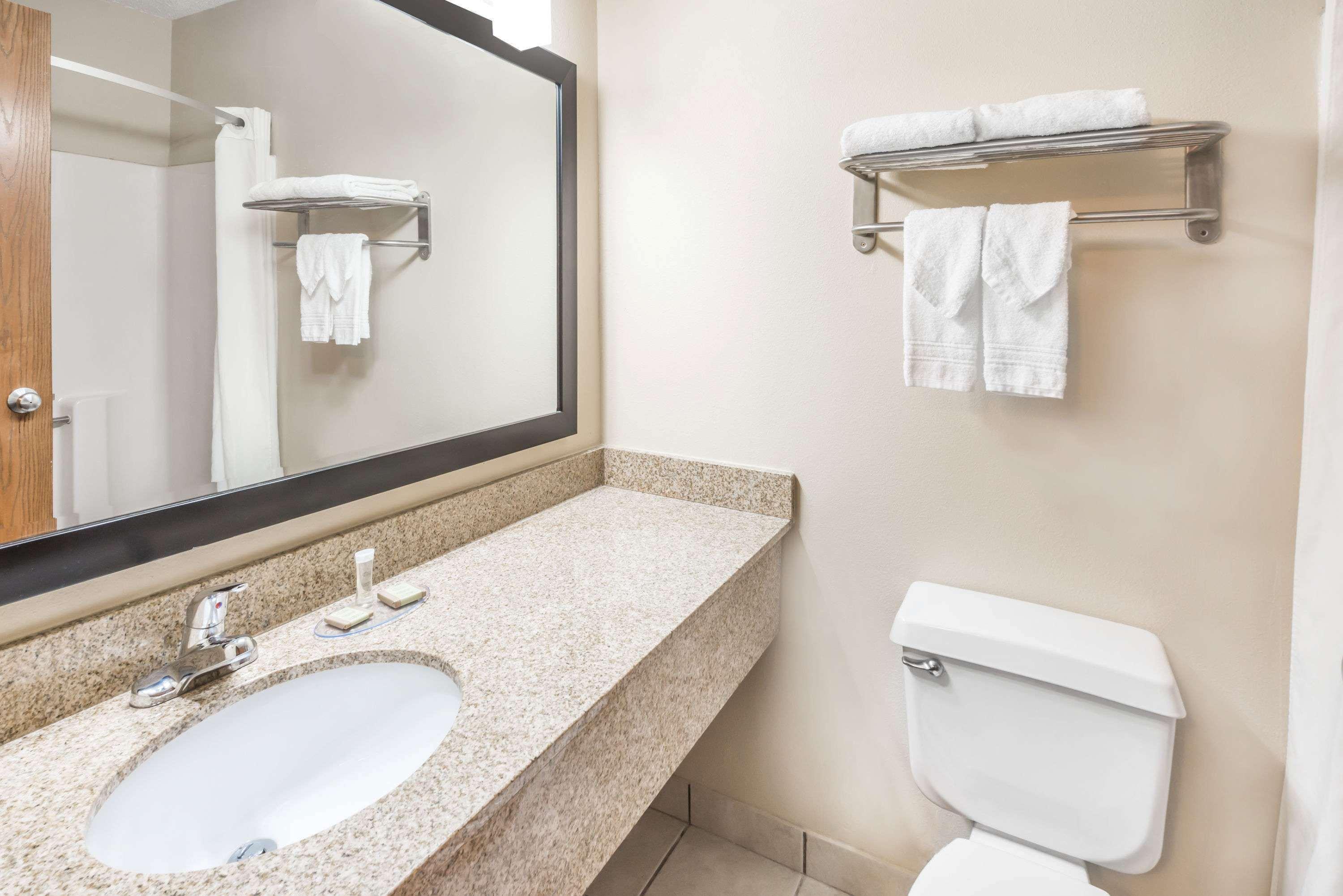Super 8 By Wyndham Area * Bloomington