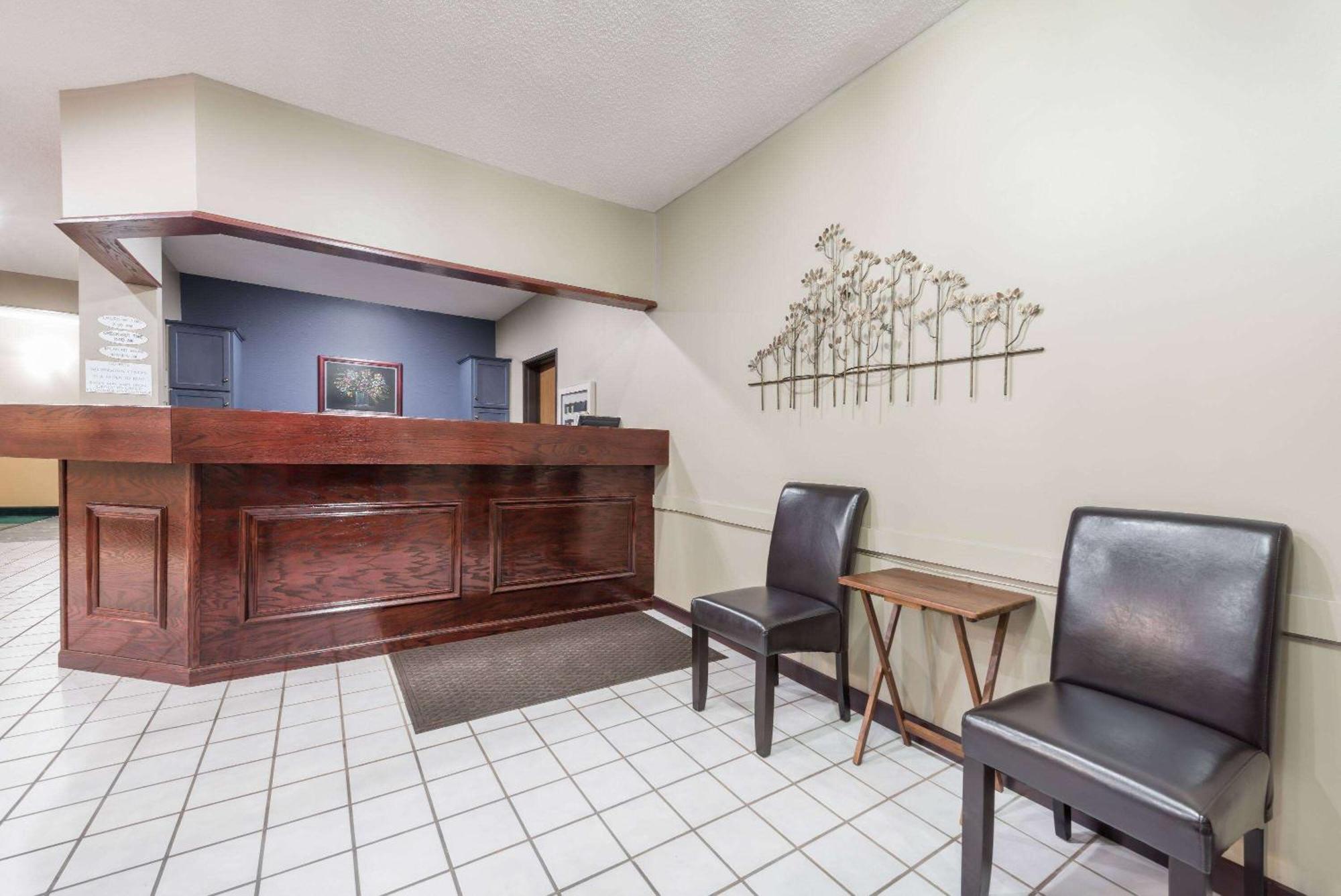 Super 8 By Wyndham Area * Bloomington